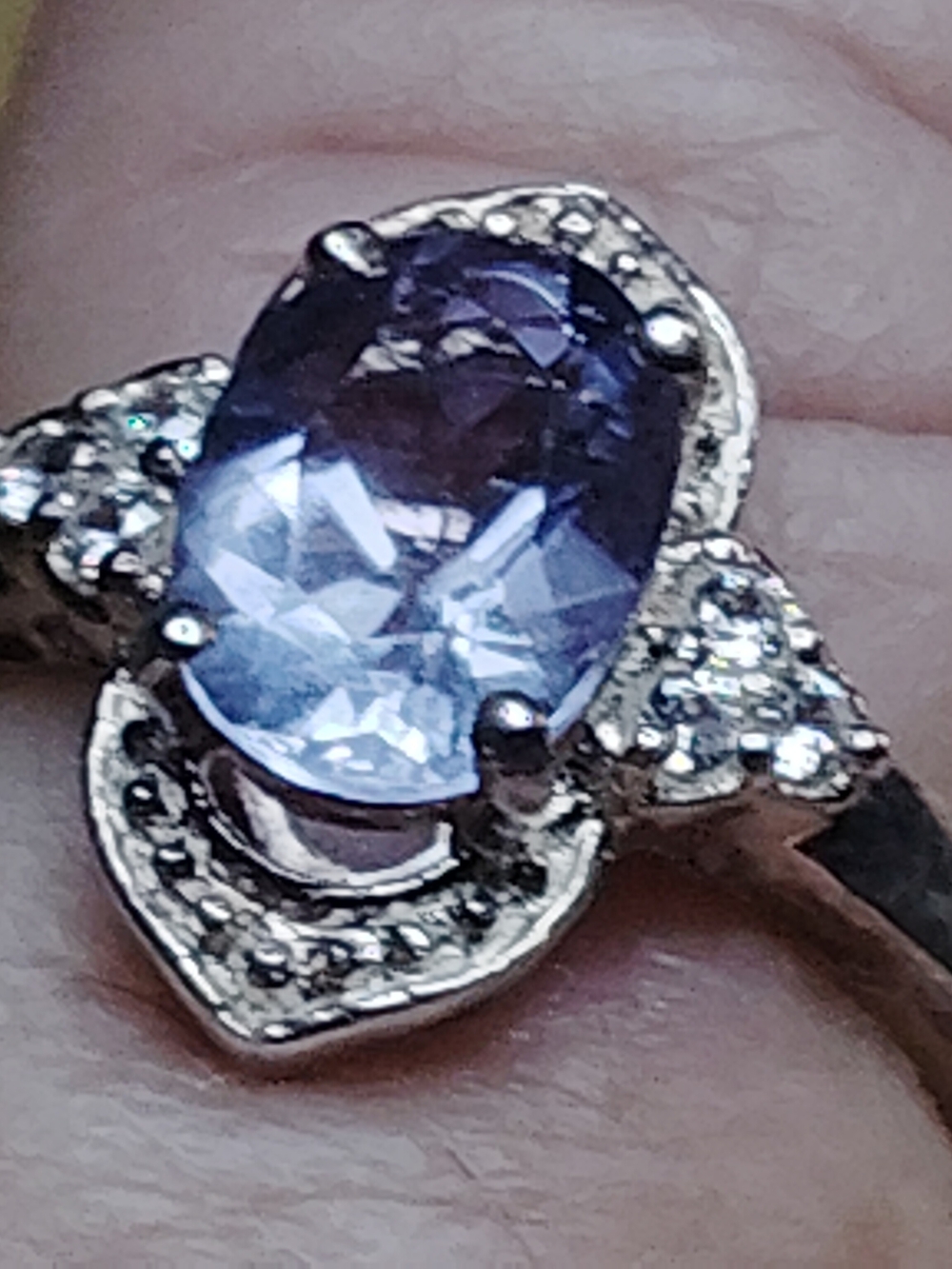 FLUORITE OVAL GEMSTONE AND SPARKLING ACCENTS OF MACASITE. STERLING RING. SIZE 5